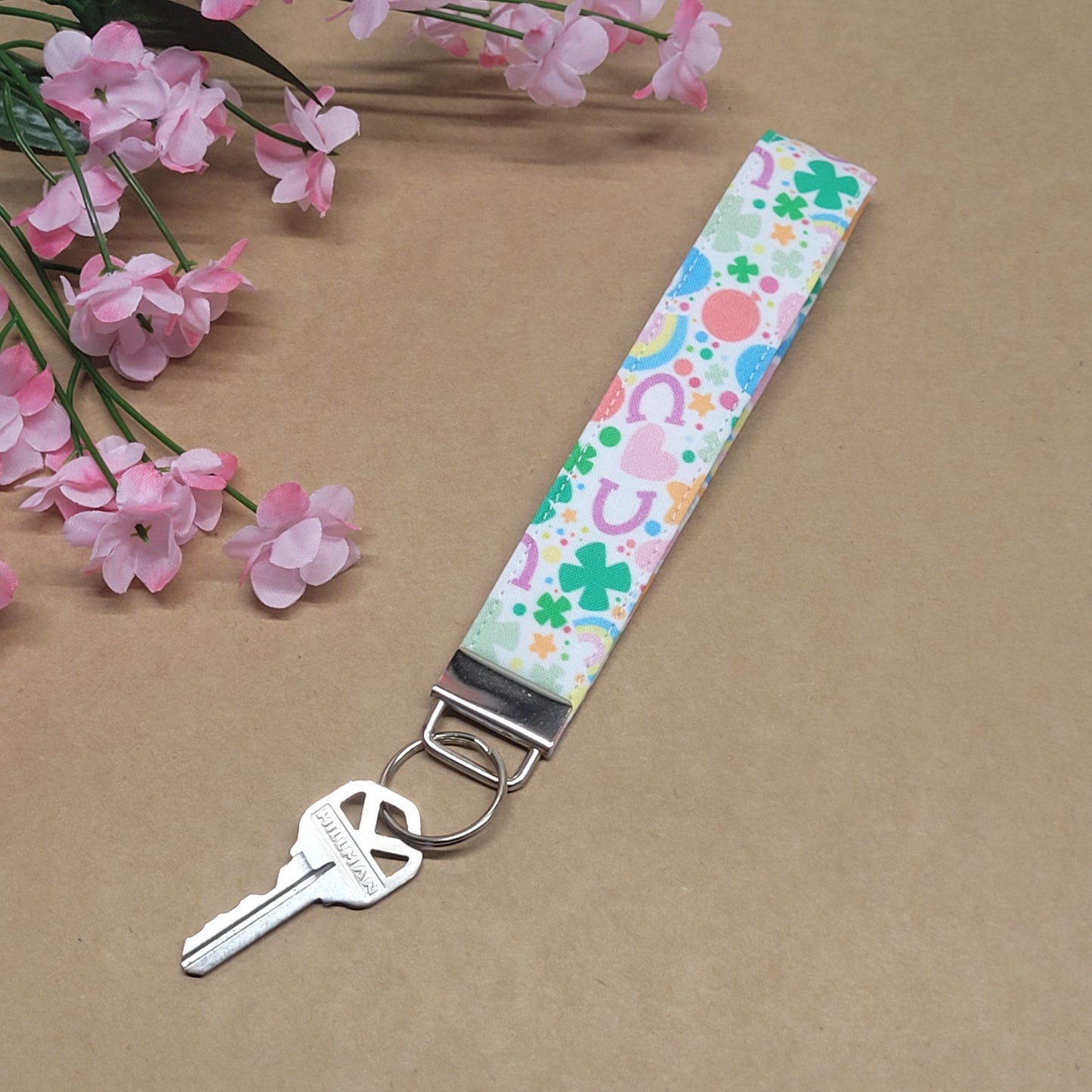 Lucky Charm Keychain, Lucky Fabric Keychain Fob, Shamrock Keychain Wristlet Keychain Strap for Keys, Lucky Key Holder