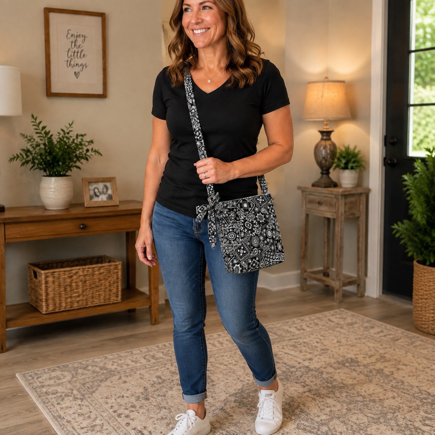 Bandana Crossbody Bag - Classic Black / Magnetic Closure