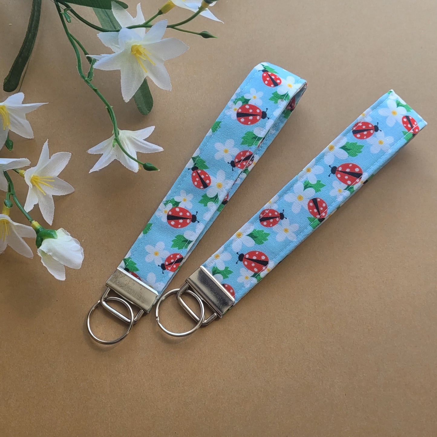 Ladybug Keychain, Fabric Ladybird & Daisy Wristlist Keychain Strap for Keys, Spring Ladybug Keyring