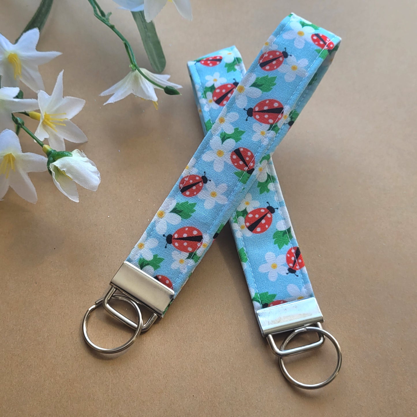 Ladybug Keychain, Fabric Ladybird & Daisy Wristlist Keychain Strap for Keys, Spring Ladybug Keyring