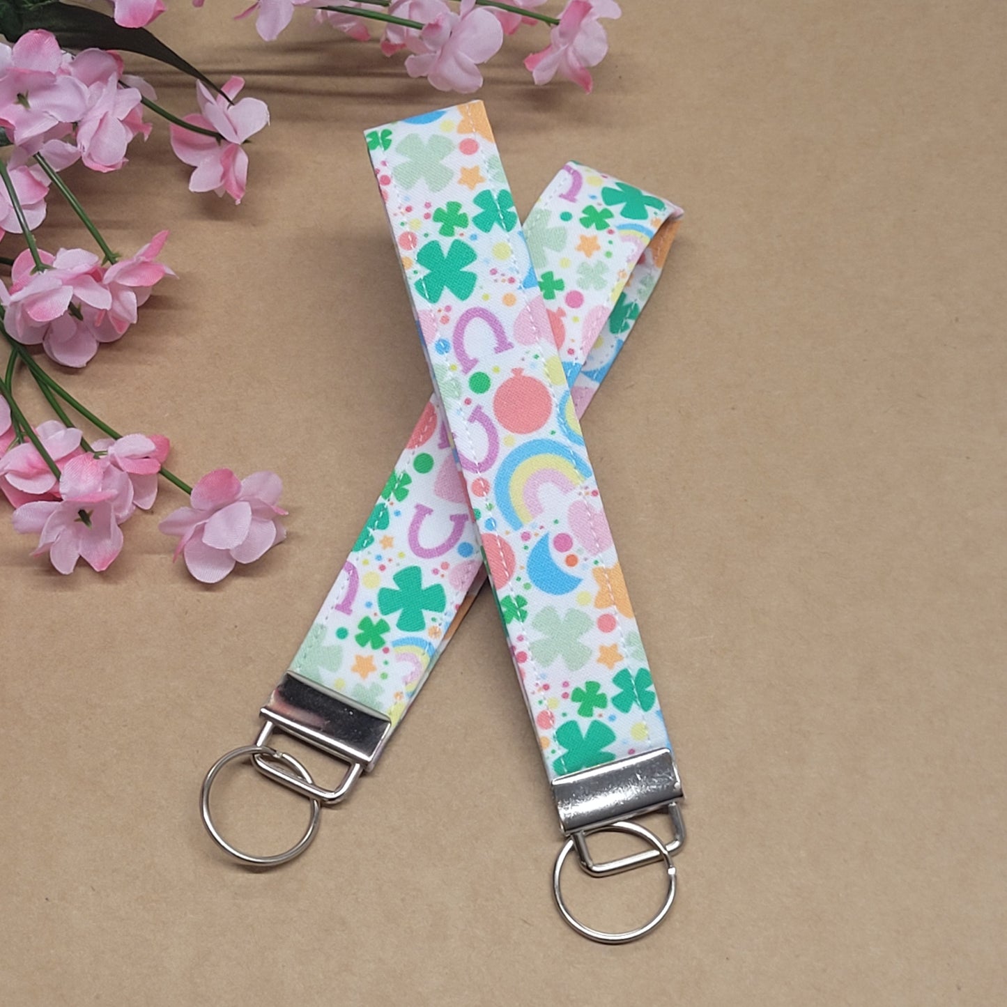 Lucky Charm Keychain, Lucky Fabric Keychain Fob, Shamrock Keychain Wristlet Keychain Strap for Keys, Lucky Key Holder