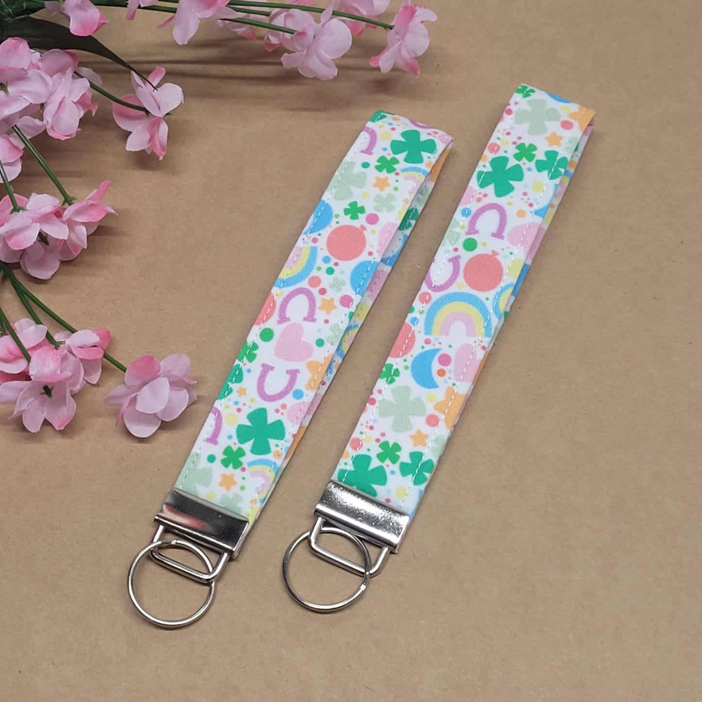 Lucky Charm Keychain, Lucky Fabric Keychain Fob, Shamrock Keychain Wristlet Keychain Strap for Keys, Lucky Key Holder