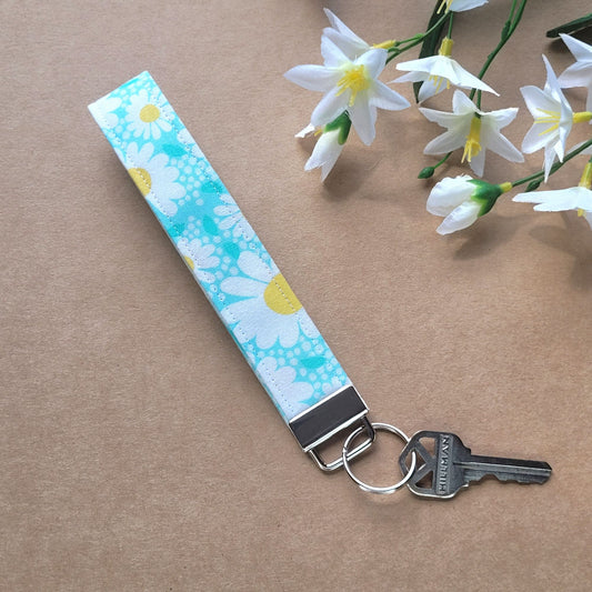 Daisy Keychain, Fabric Keychain Fob, Turquoise Floral Keychain Wristlist, White Daisy Keychain Strap for Keys, Spring Key Holder