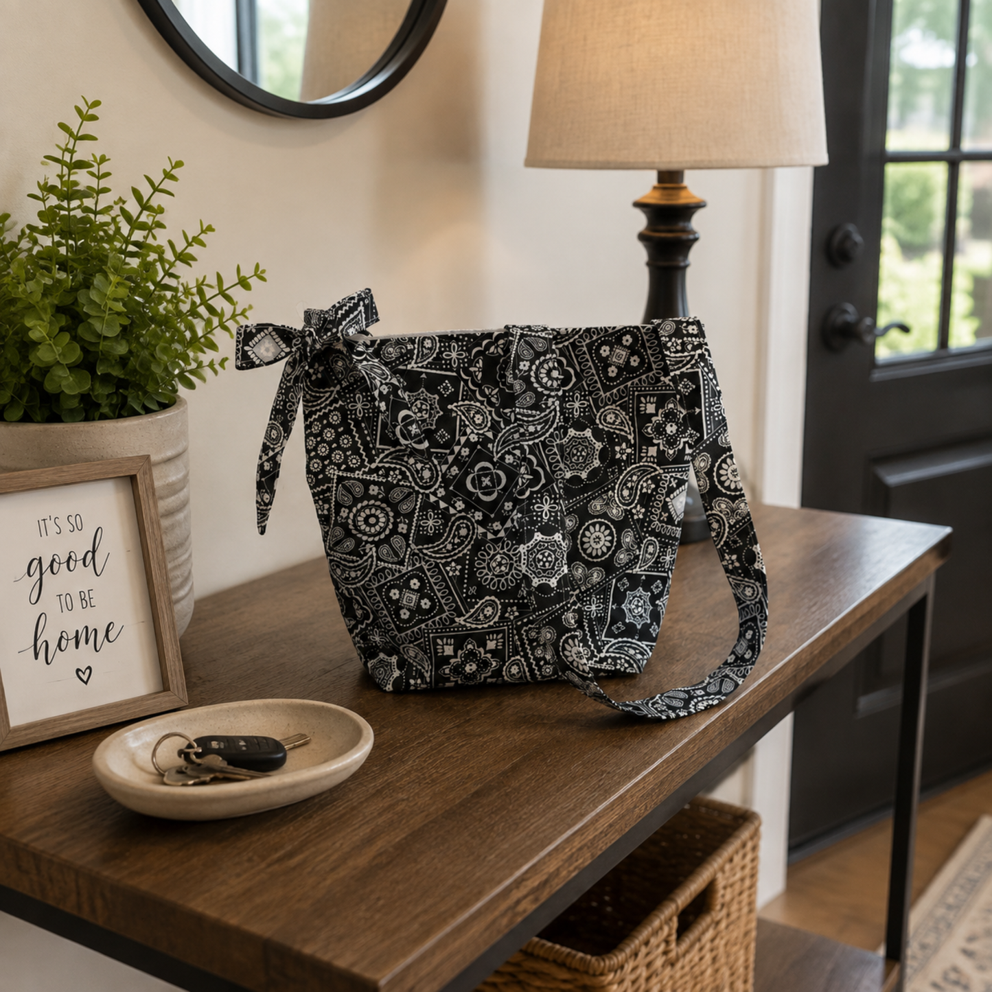 Bandana Crossbody Bag - Classic Black / Magnetic Closure